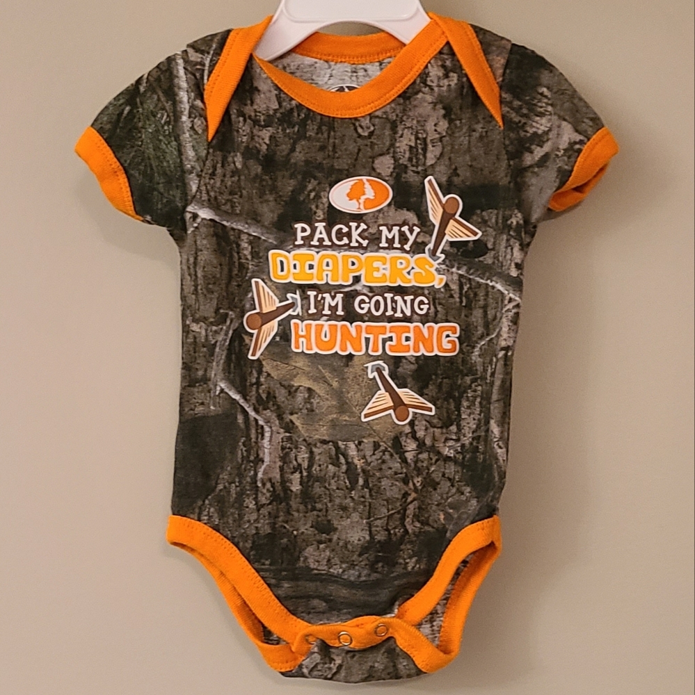 "Pack My Diapers, I'm Going Hunting" camo onesie/bodysuit